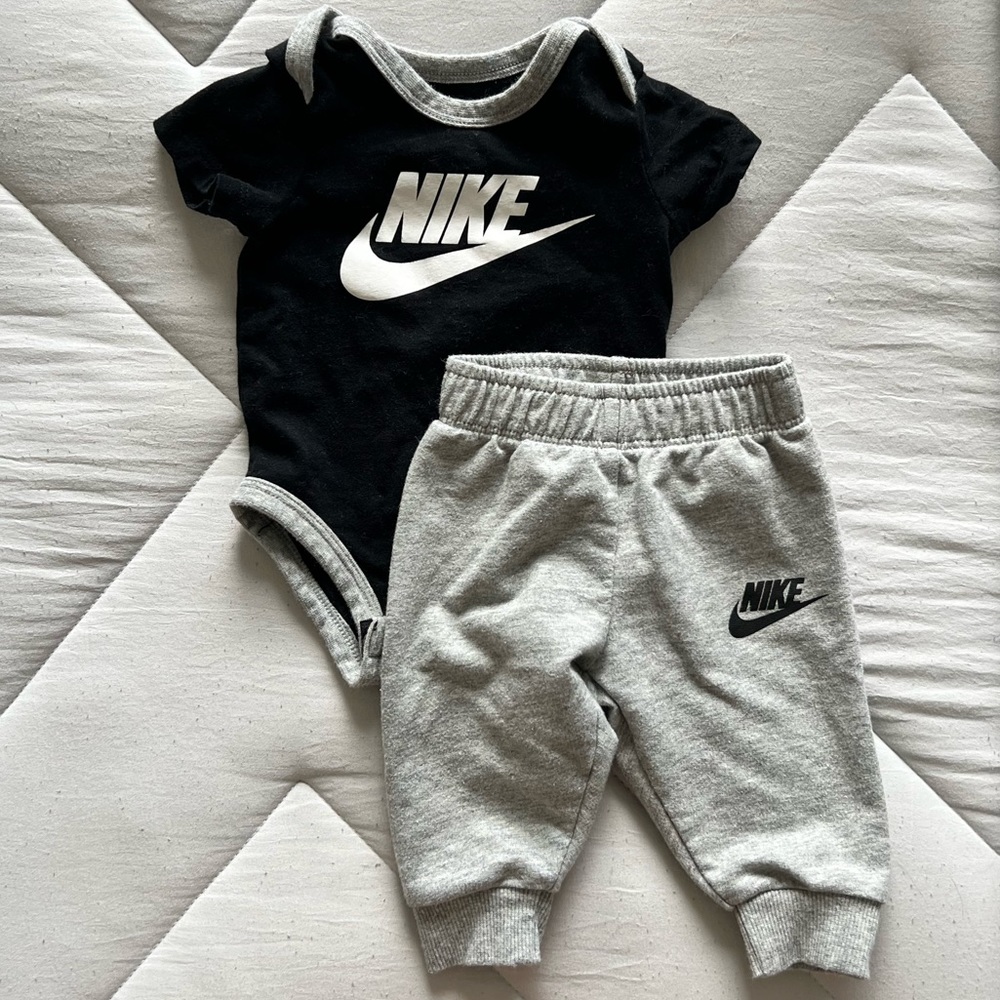 Nike Onesie & Sweatpants Outfit 🖤